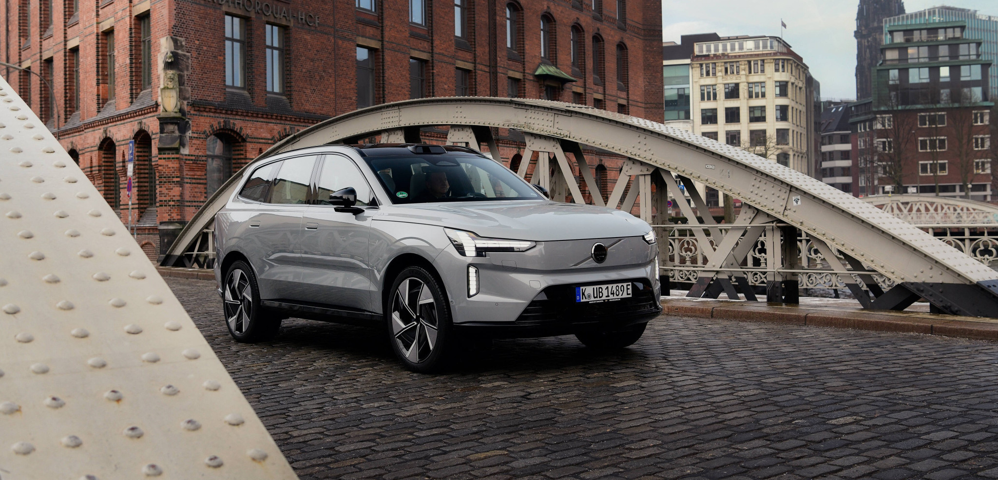 Volvo EX90 auf der Straße