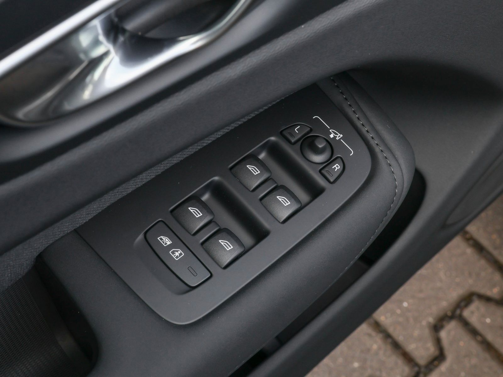 Fahrzeugabbildung Volvo XC60 Plus Black Edition PHEV 0,5% Versteuerung