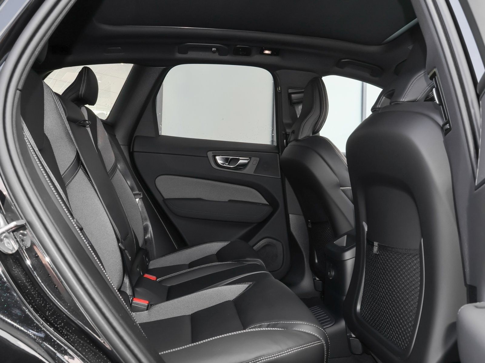 Fahrzeugabbildung Volvo XC60 Plus Black Edition PHEV 0,5% Versteuerung