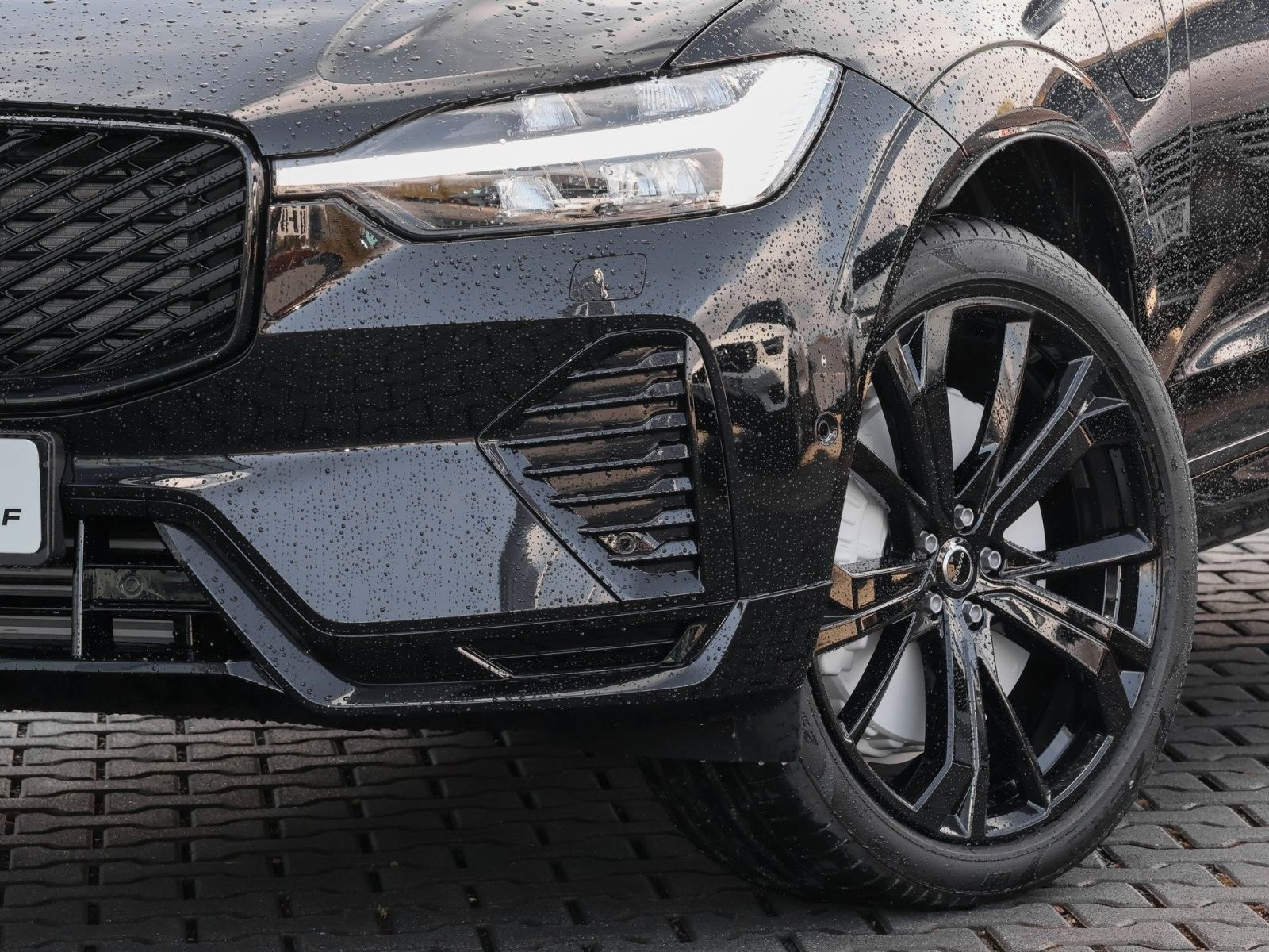 Fahrzeugabbildung Volvo XC60 Plus Black Edition T8 PHEV