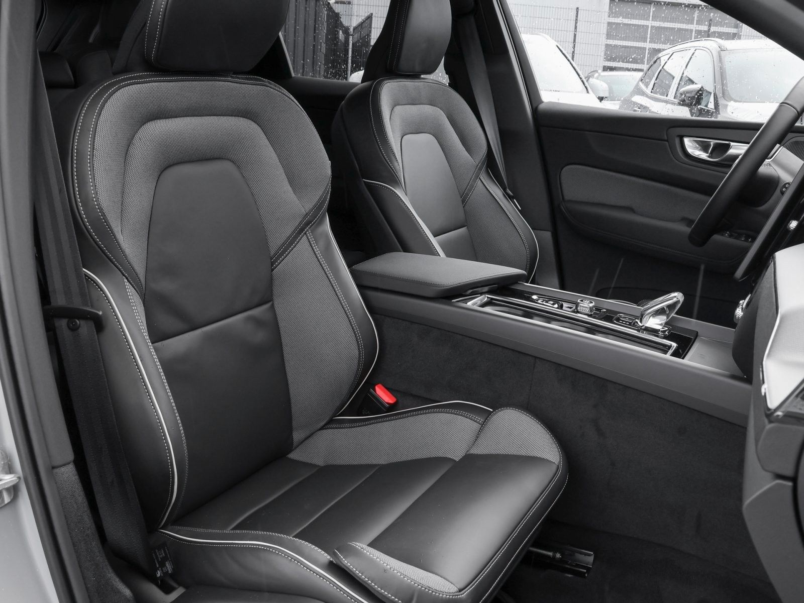 Fahrzeugabbildung Volvo XC60 Plus Black Edition T8 PHEV