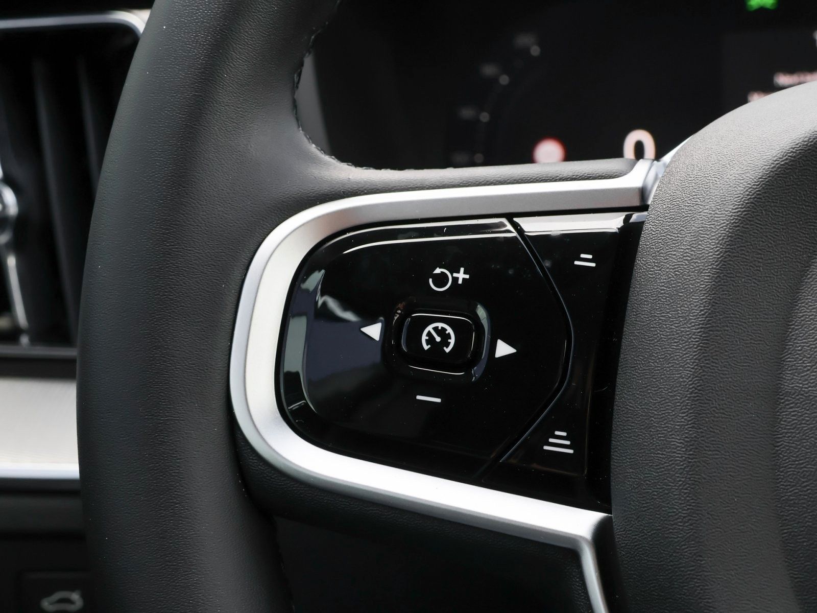 Fahrzeugabbildung Volvo XC60 T8 Plus Black Edition Plug-In Hybrid Lagom