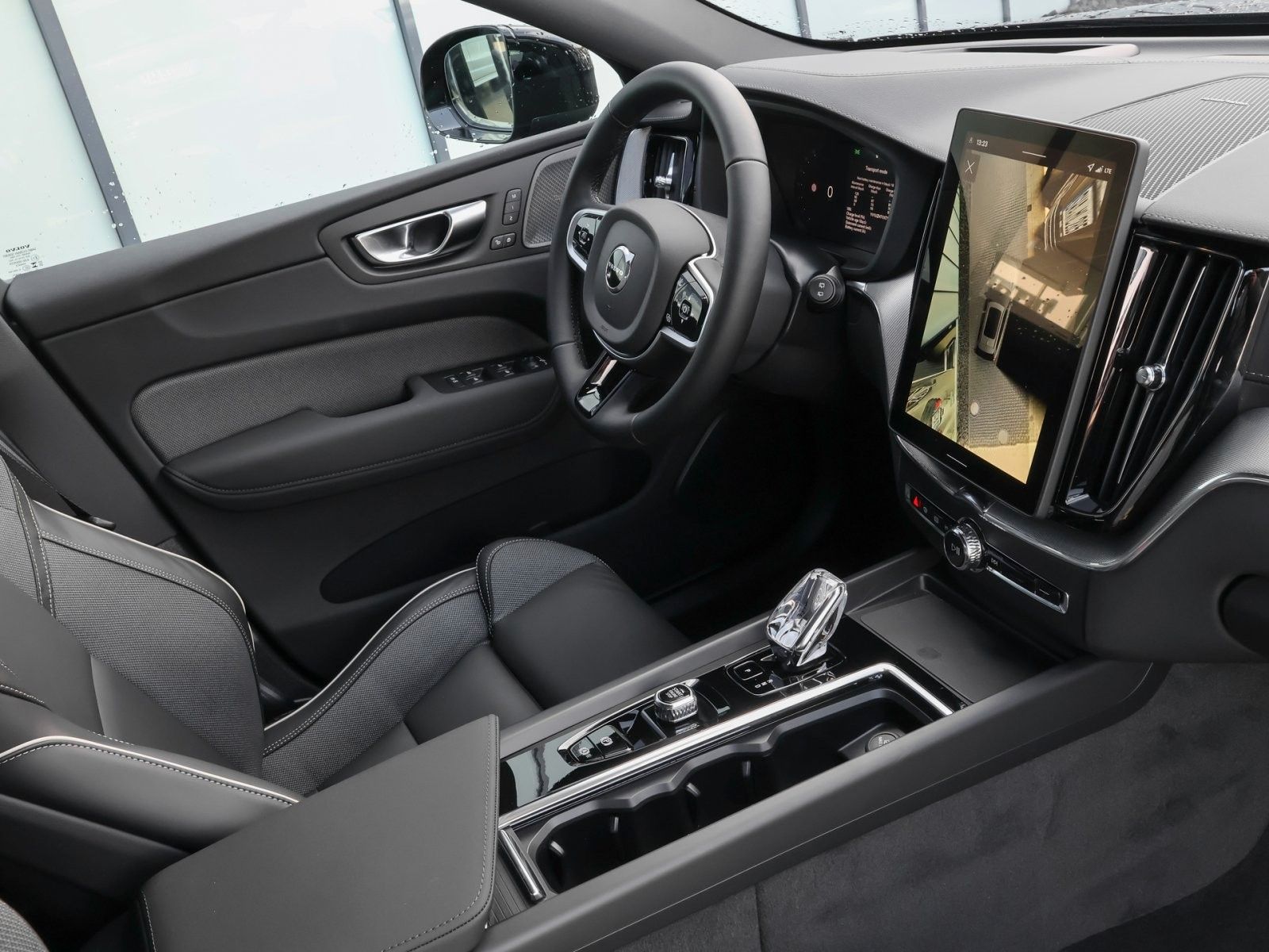 Fahrzeugabbildung Volvo XC60 T8 Plus Black Edition Plug-In Hybrid Lagom