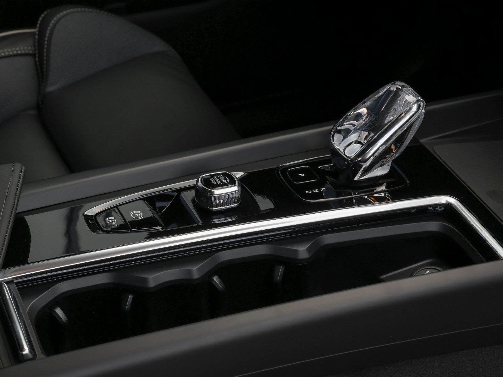 Fahrzeugabbildung Volvo XC60 T8 Plus Black Edition Plug-In Hybrid Lagom