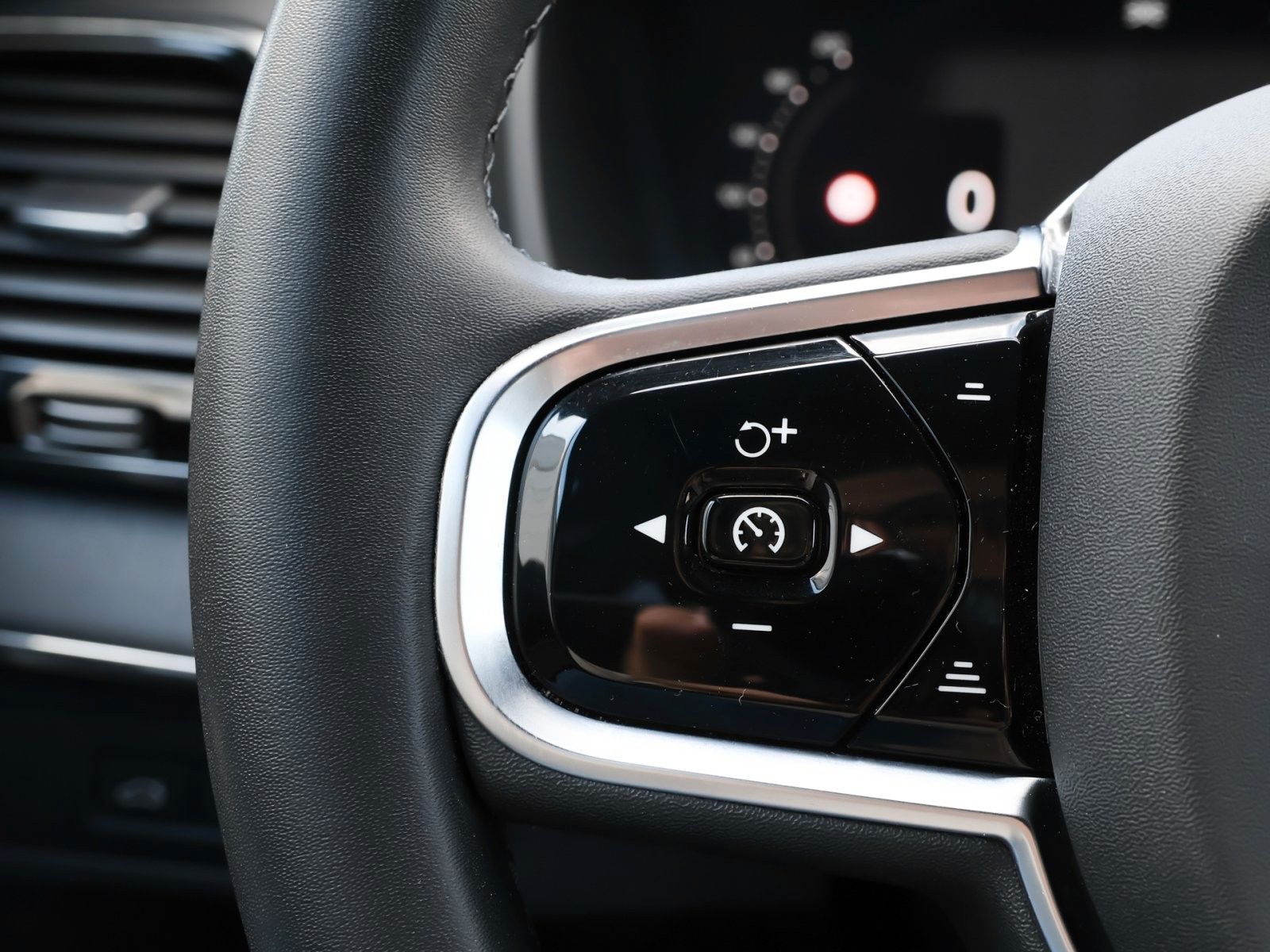 Fahrzeugabbildung Volvo XC90 Plus Dark Recharge Plug-In Hybrid AWD