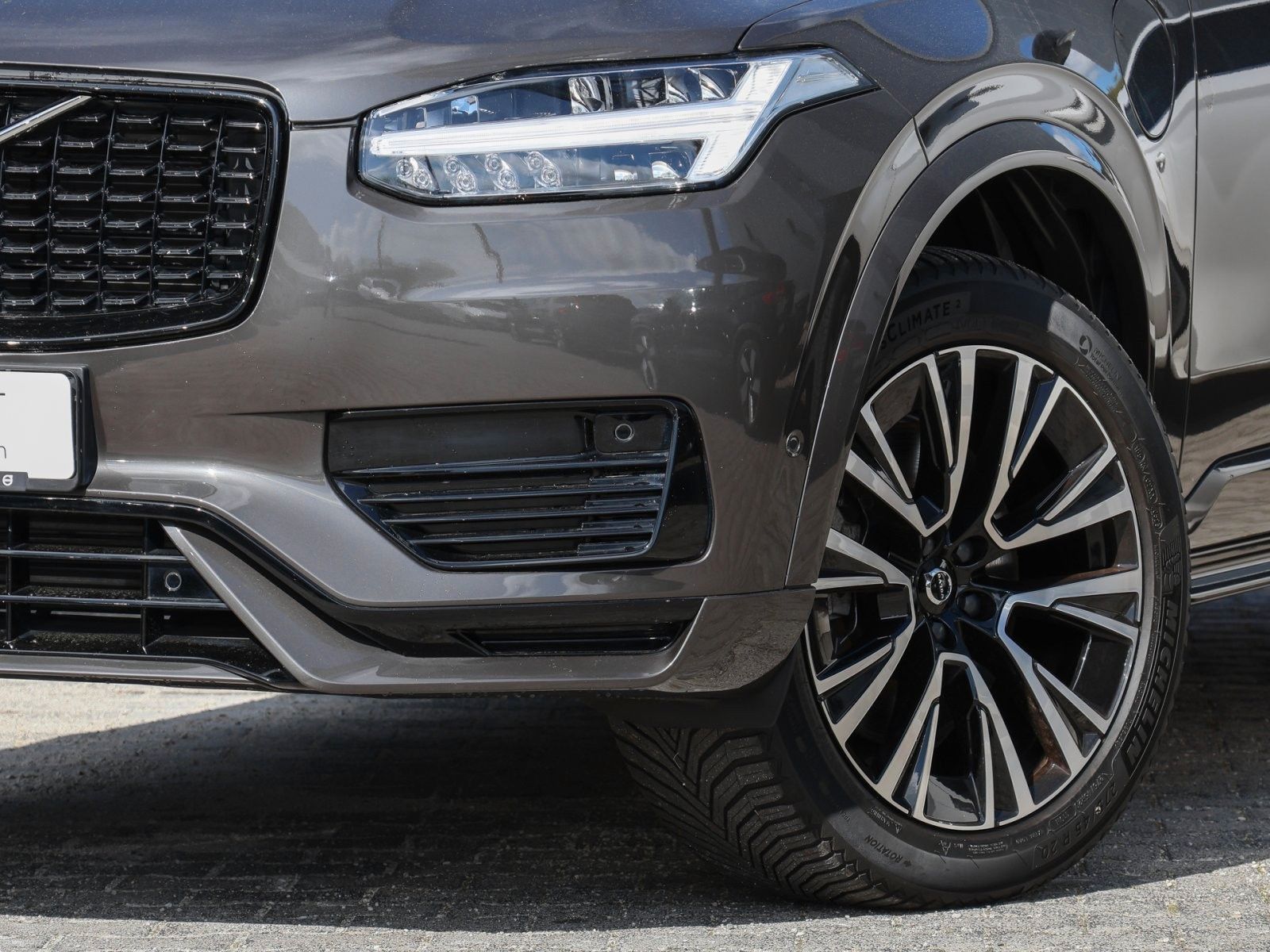 Fahrzeugabbildung Volvo XC90 Plus Dark Recharge Plug-In Hybrid AWD