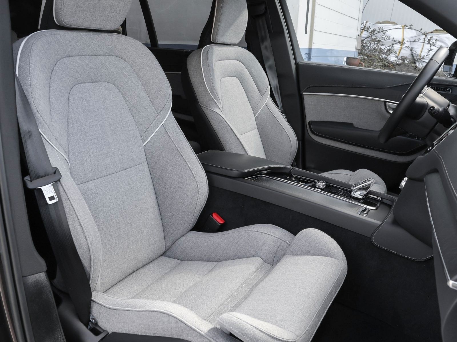 Fahrzeugabbildung Volvo XC90 Plus Dark Recharge Plug-In Hybrid AWD