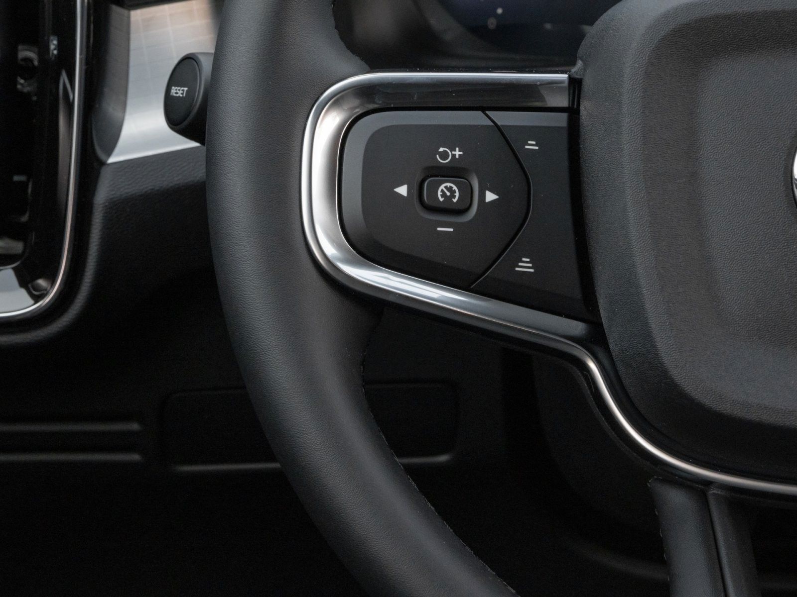 Fahrzeugabbildung Volvo XC40 Plus Black Edition 2WD