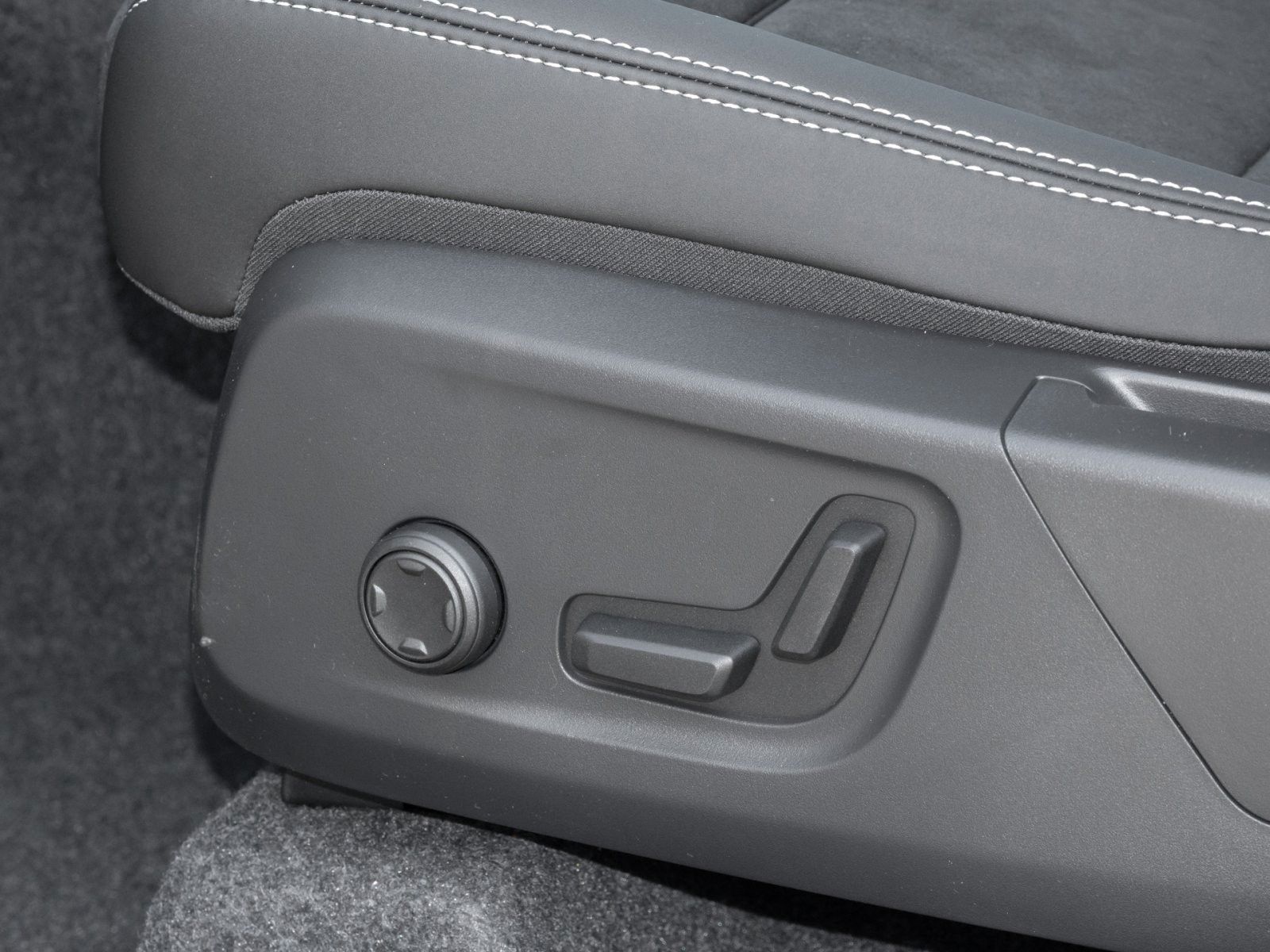 Fahrzeugabbildung Volvo XC40 Ultra Black Edition