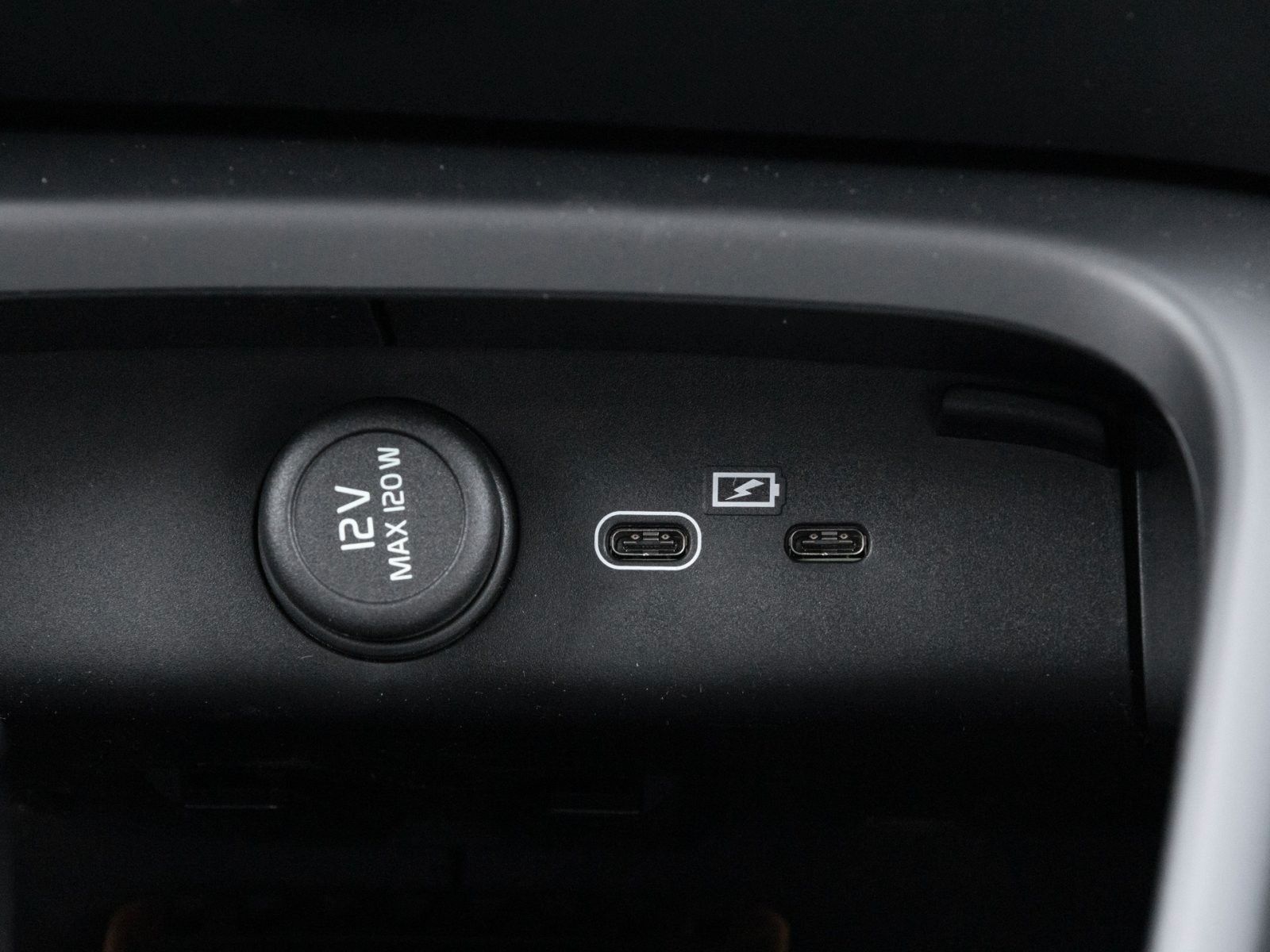 Fahrzeugabbildung Volvo XC40 Plus Black Edition