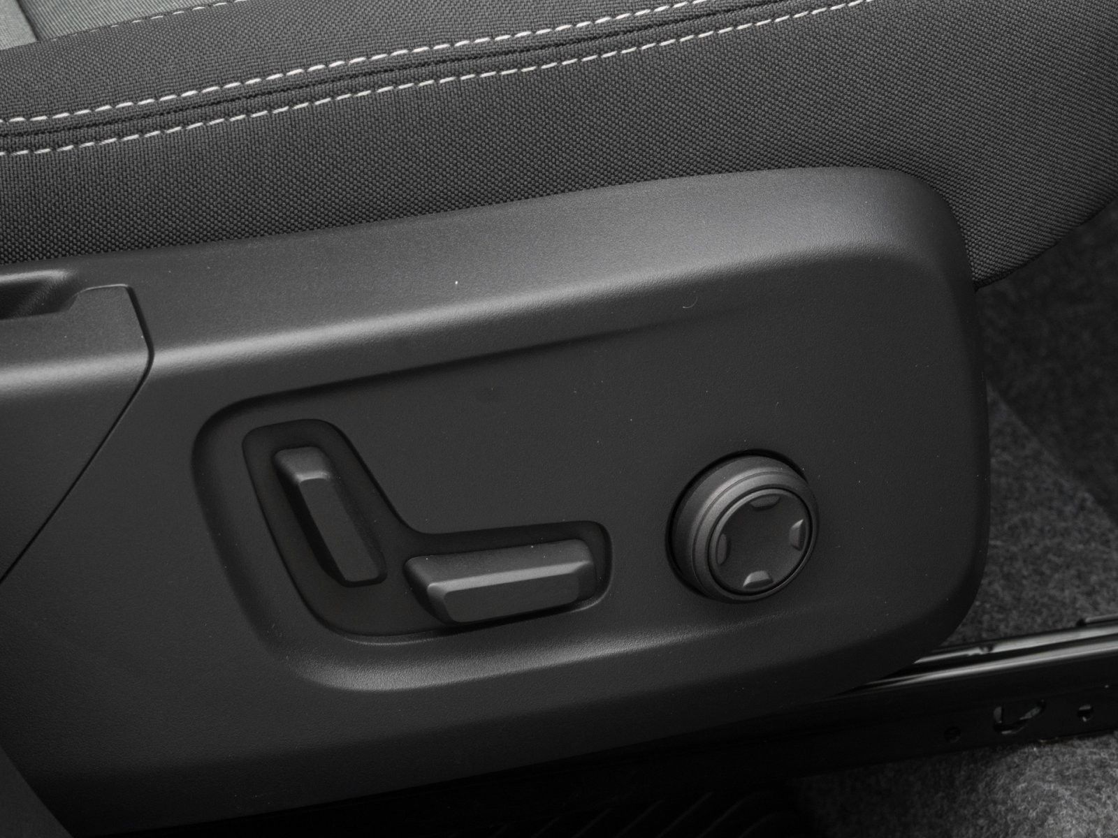 Fahrzeugabbildung Volvo XC40 Plus Black Edition 2WD