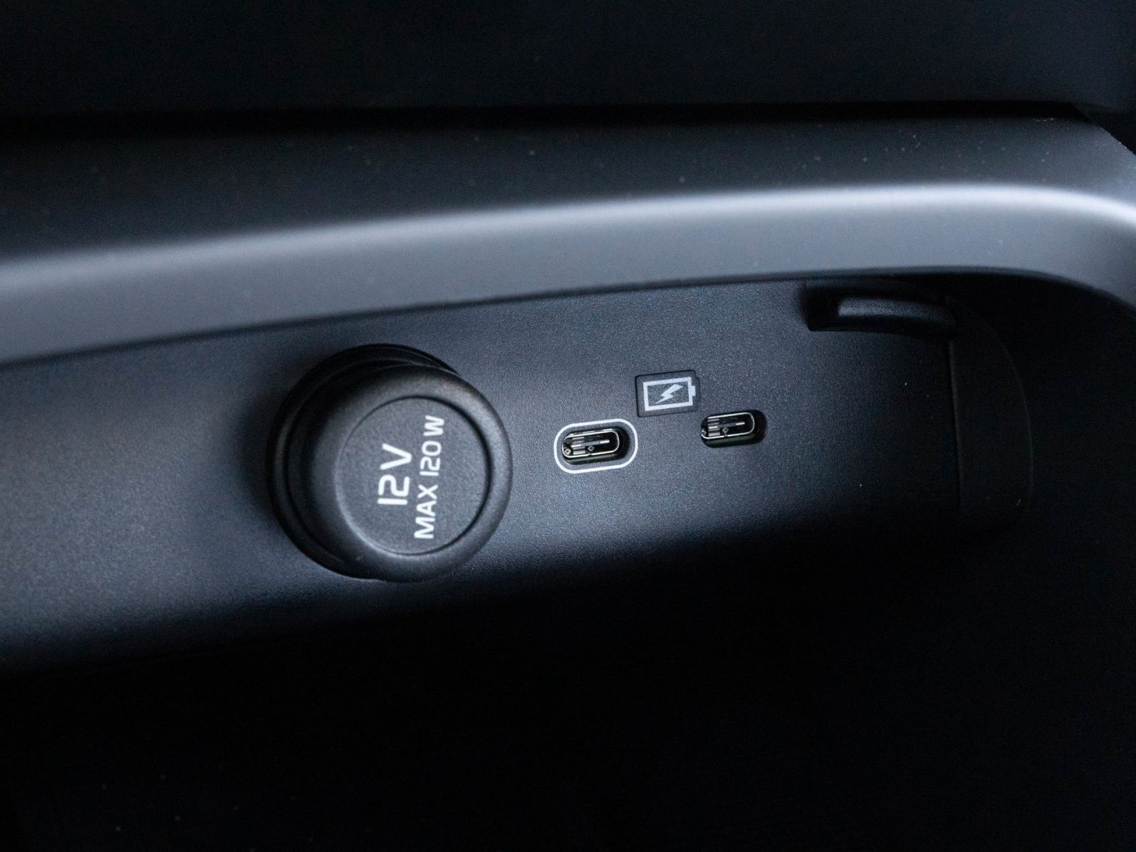 Fahrzeugabbildung Volvo EX40  Single Motor Extended Range Plus