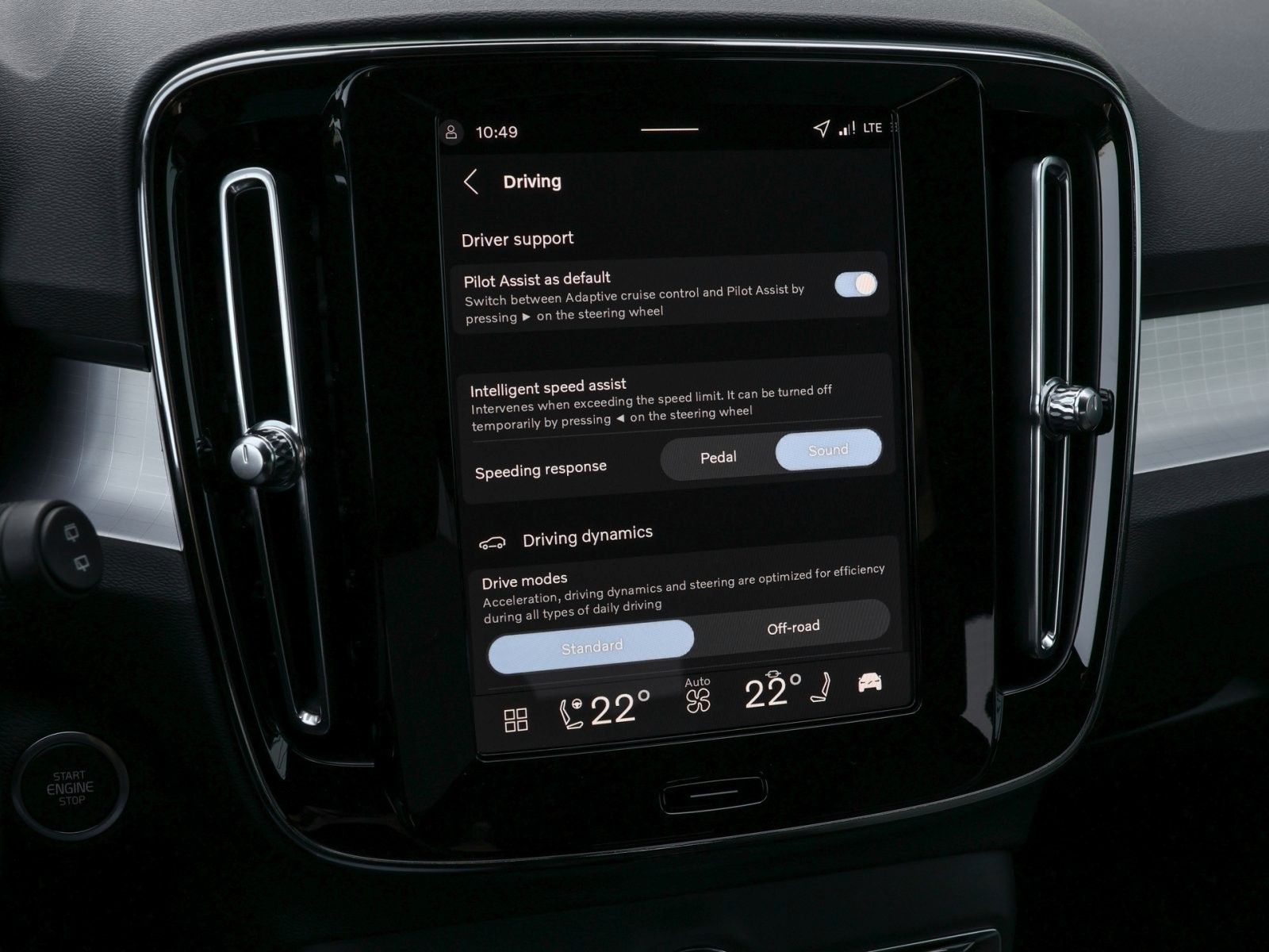Fahrzeugabbildung Volvo XC40 Plus Black Edition 2WD