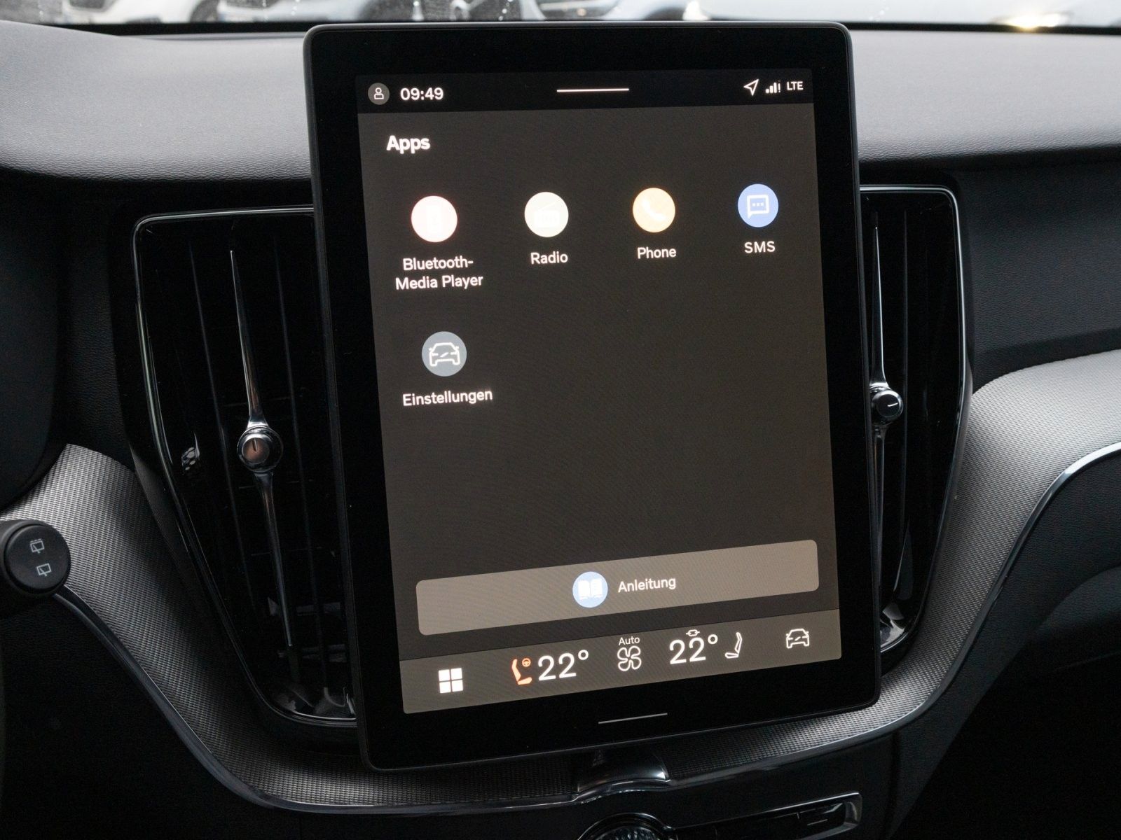 Fahrzeugabbildung Volvo XC60 Plus Black Edition Recharge Plug-In Hybrid