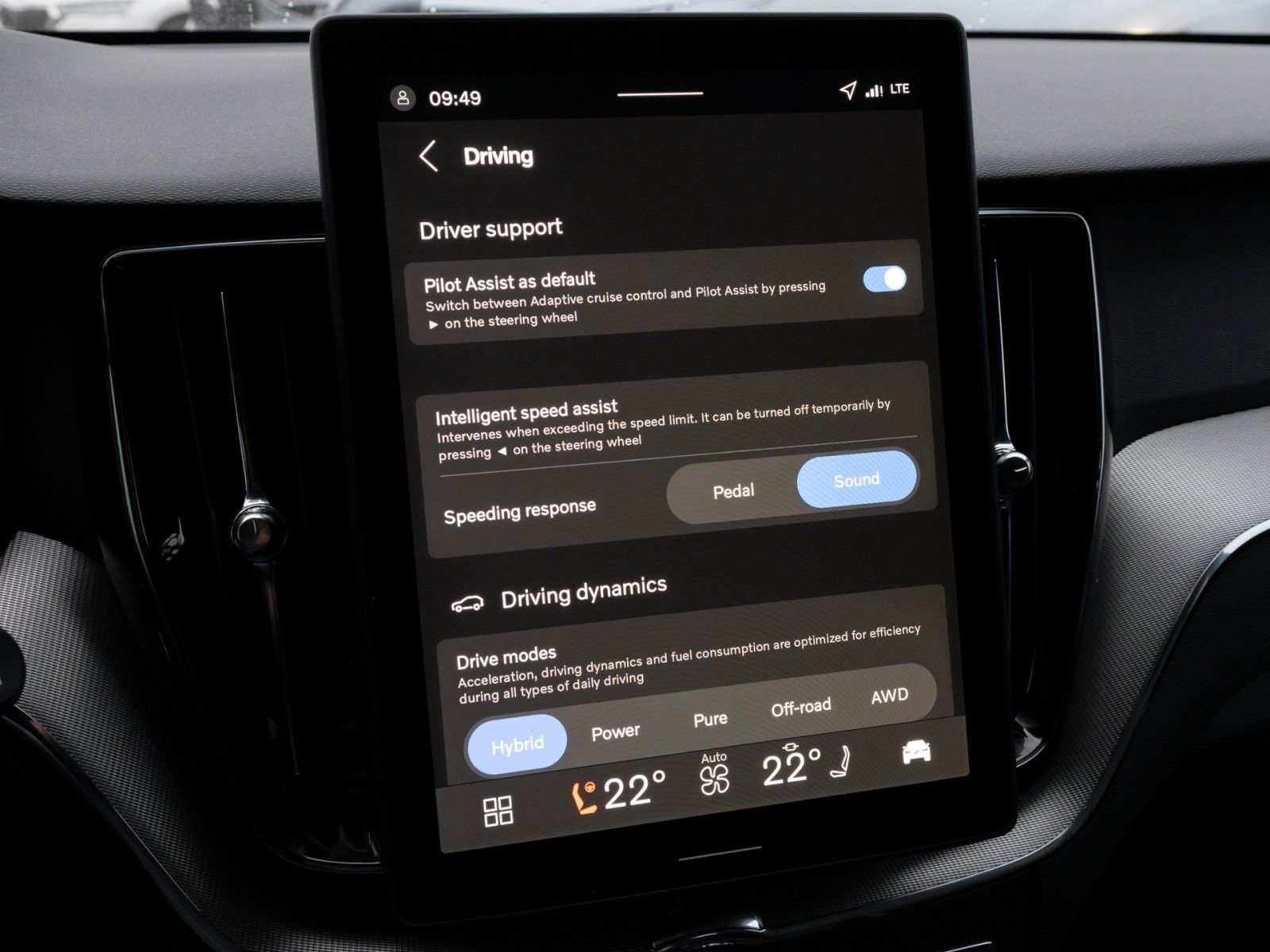 Fahrzeugabbildung Volvo XC60 Plus Black Edition Recharge Plug-In Hybrid
