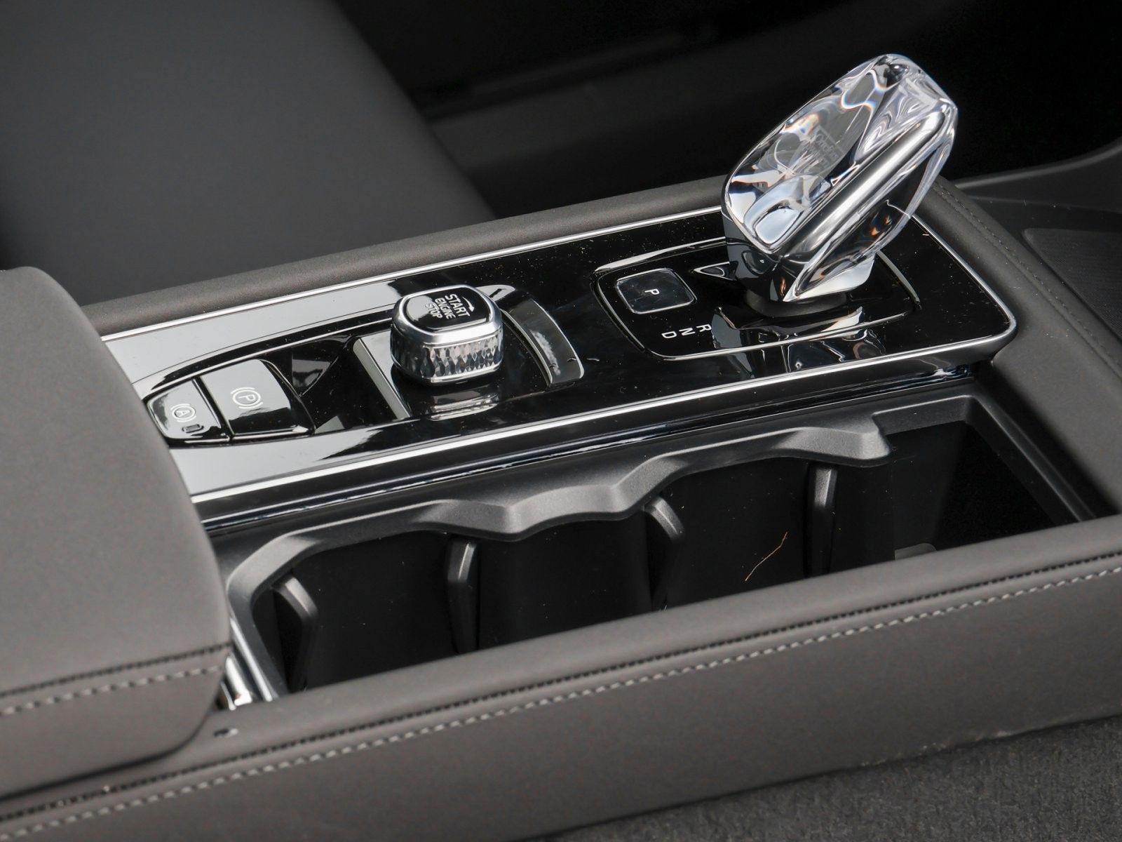 Fahrzeugabbildung Volvo XC90 Ultra Dark Recharge Plug-In Hybrid AWD