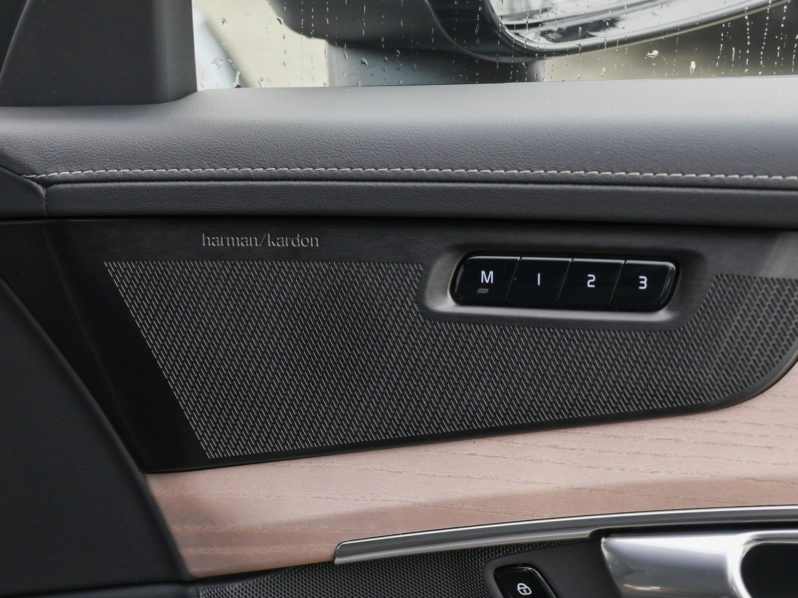 Fahrzeugabbildung Volvo XC90 Ultra Dark Recharge Plug-In Hybrid AWD