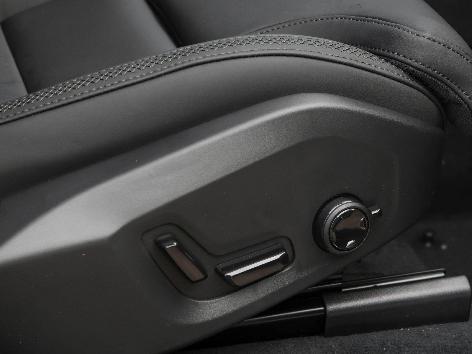Fahrzeugabbildung Volvo XC90 Ultra Dark Recharge Plug-In Hybrid AWD